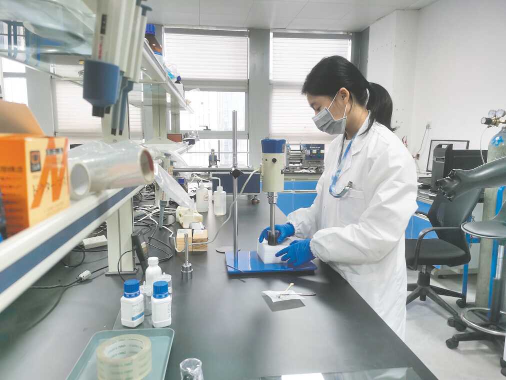 科技賦能民營企業(yè)向“新”而行 新材料技術(shù)研發(fā)的突破與挑戰(zhàn)