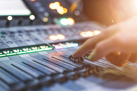 錄音室里的魔法 動(dòng)畫(huà)片背后的聲音藝術(shù)